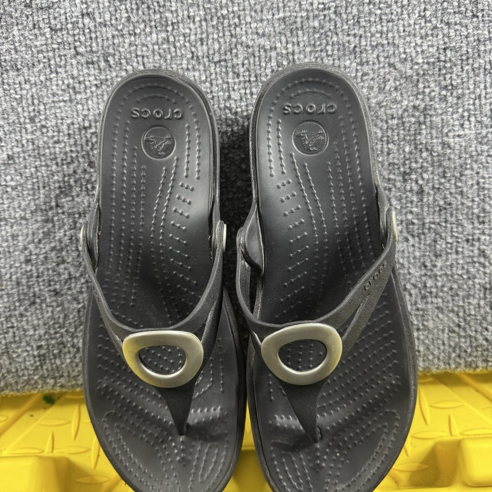 Crocs Thong Sandals Womens Size 6 Black Wedge Medallion Comfort Slip On
